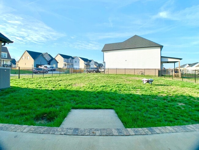 Building Photo - 585 Dexter Dr