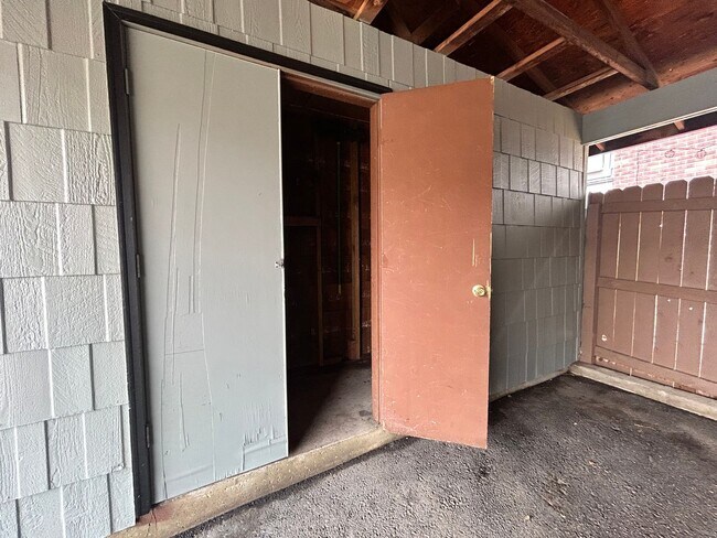 Building Photo - 2-Bed/1.5-Bath Longmont Townhome