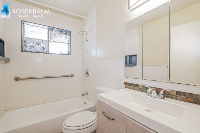 Building Photo - 2609 W McLellan Blvd