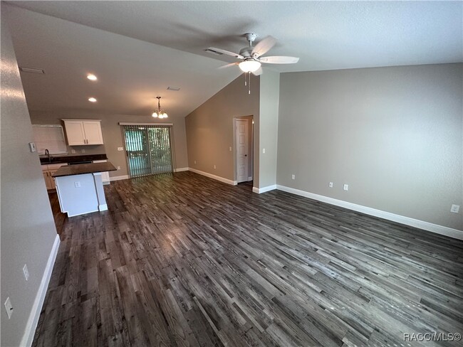 Building Photo - 9995 N Sandree Dr