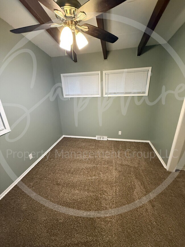 Building Photo - 2815 S Collin Ave