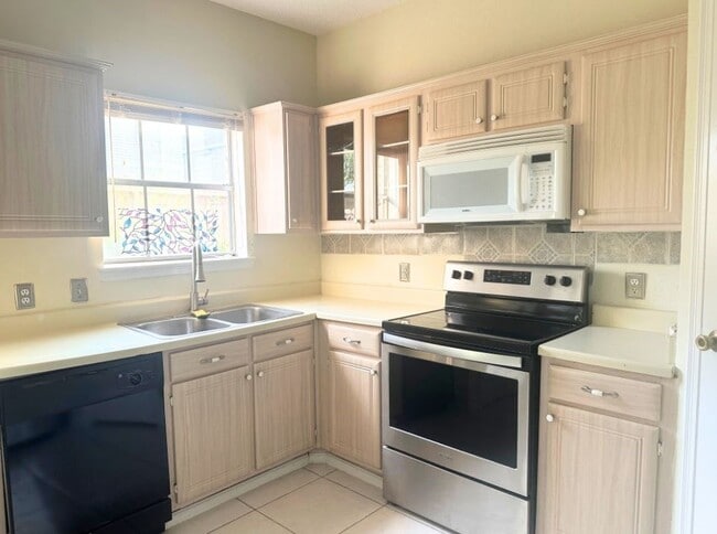 Building Photo - 7575 Cambridge St