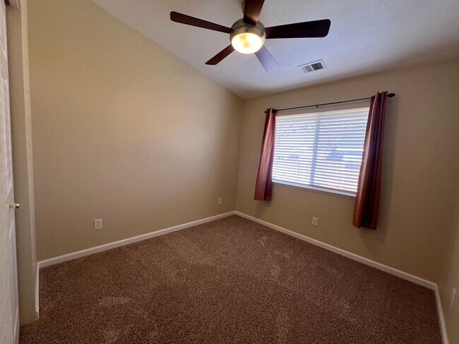 Building Photo - Charming 3/2/2 Home in Gardnerville *MUST SEE*