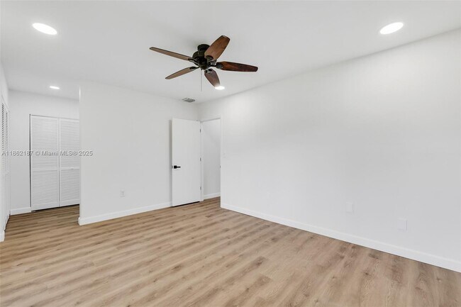 Building Photo - 10516 SW 112th Ave