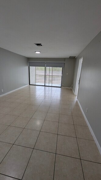 Living/Dining - 3777 NW 78th Ave