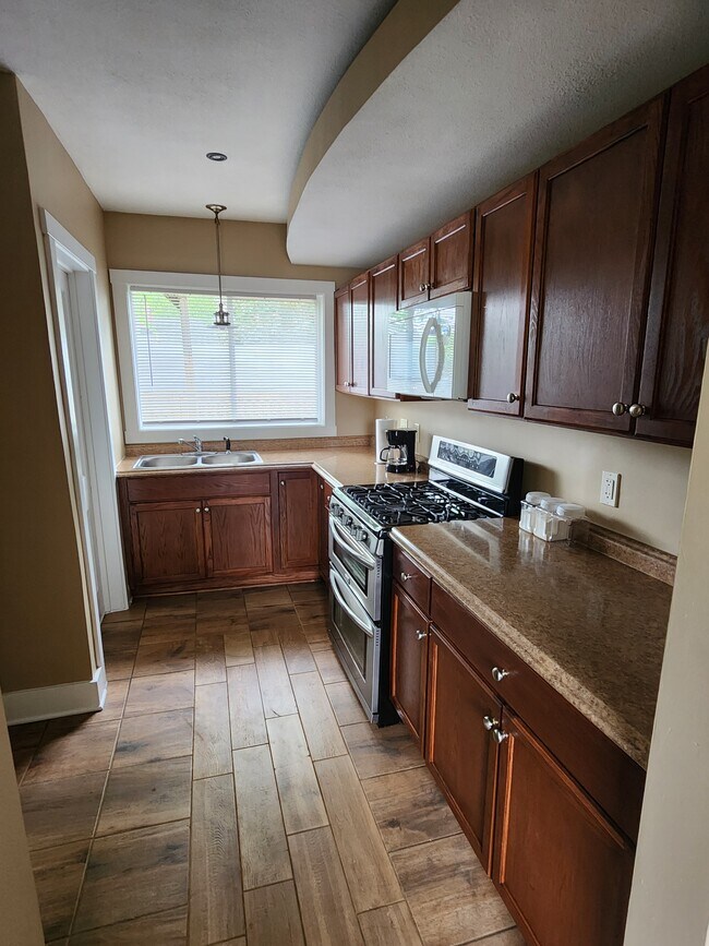 Building Photo - 810 4th Ave NW