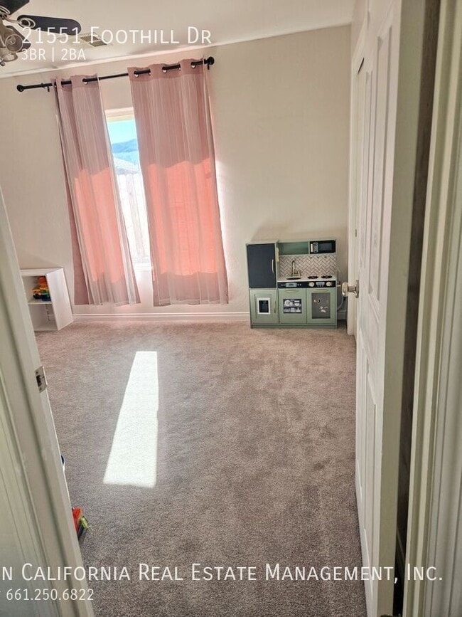 Building Photo - 21551 Foothill Dr