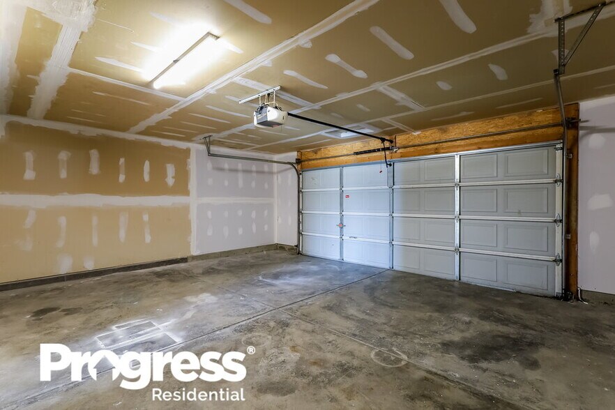 Building Photo - 109 Lockerbie Ln