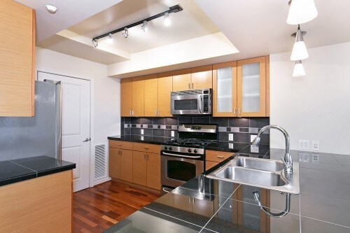 Building Photo - The Cosmopolitan - 1 bedroom + den