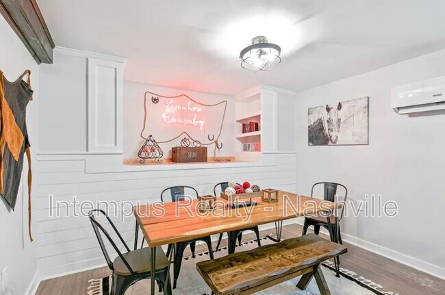 Building Photo - 840 Lemont Dr