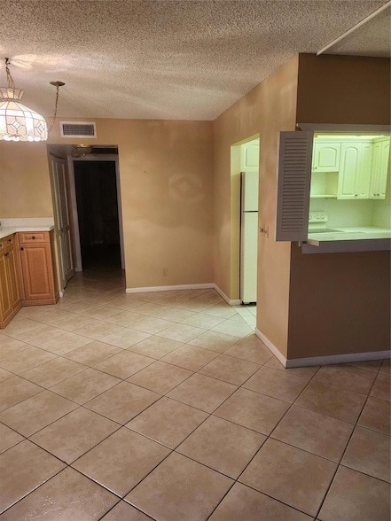 Building Photo - 104 Westbury E