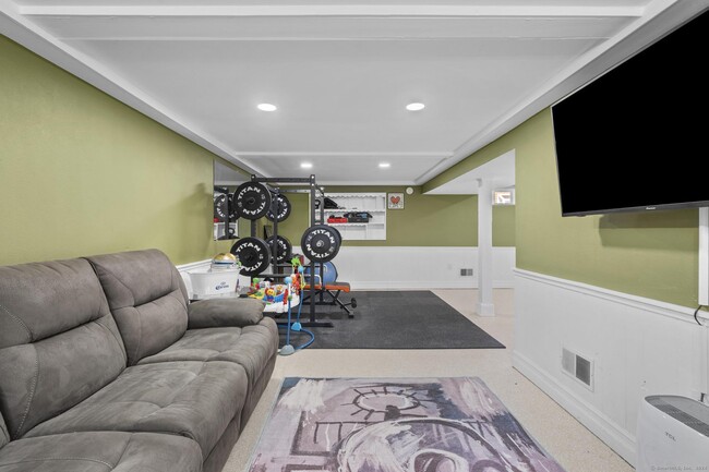 Building Photo - 27 Strathmore Rd