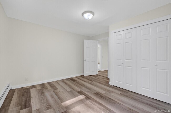 Building Photo - 2091 Maple Ave