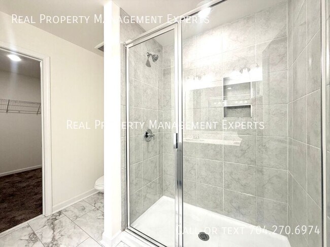 Building Photo - 6017 Rizer Dr