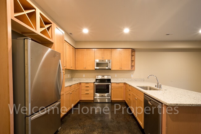 Building Photo - 72 NE Hadley Way