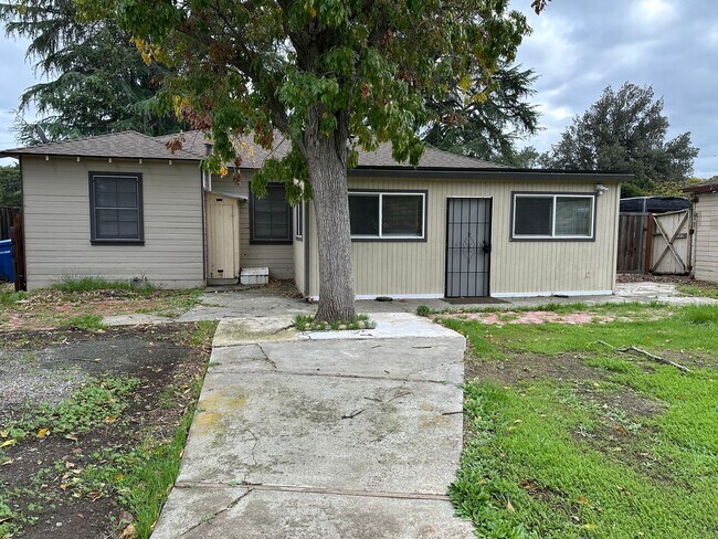 Building Photo - 881 Emory Ave