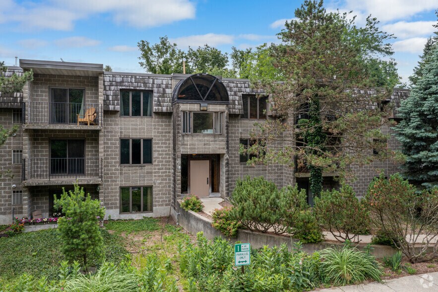 The Courts and Royal Oaks Apartments LLC 1 Court Blvd Michigan City