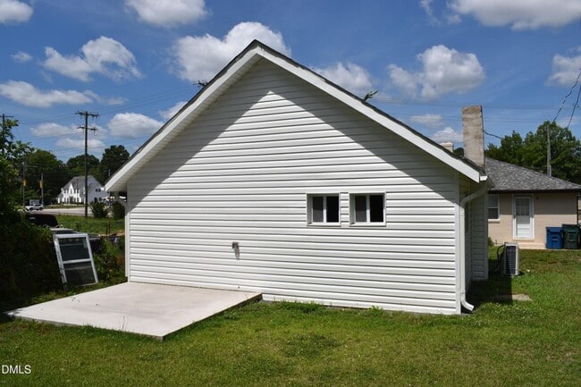Building Photo - One-Bedroom Apartment