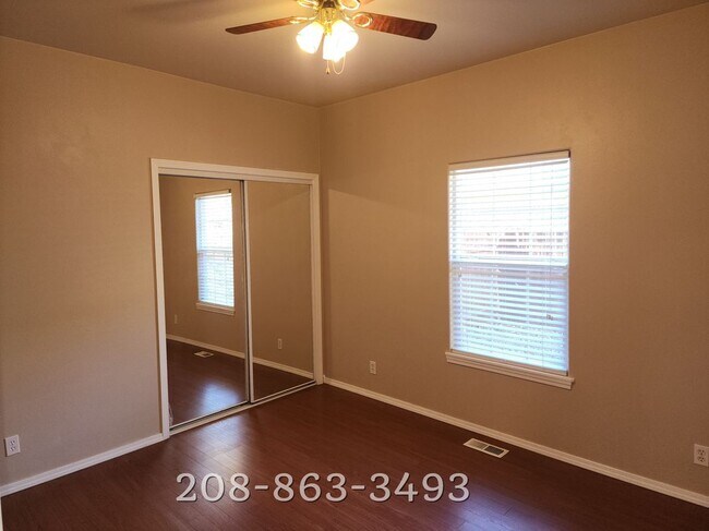 Building Photo - 2386 E Three Bars Dr