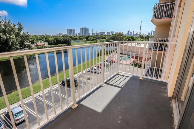 Building Photo - 16465 NE 22nd Ave