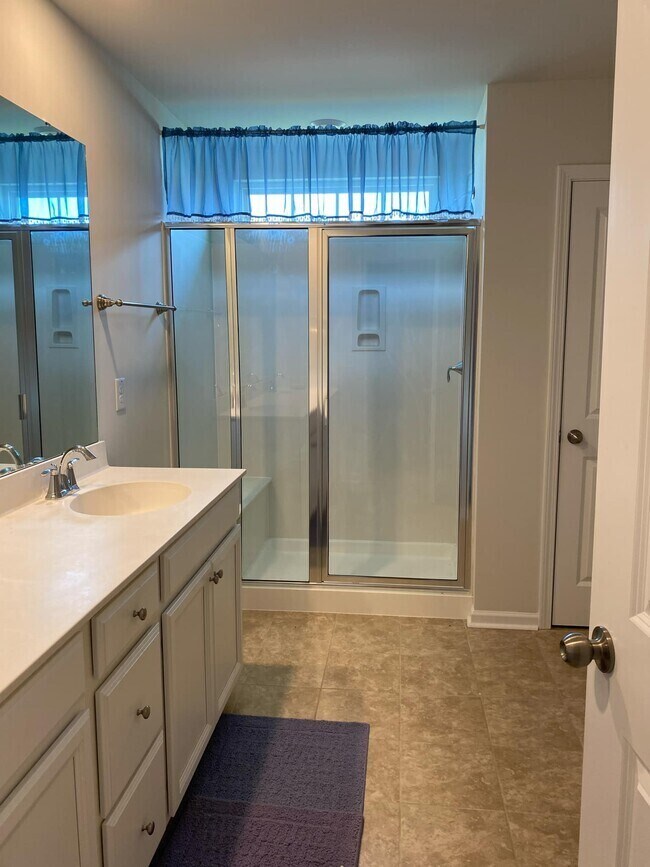 Building Photo - 9824 English Elm St