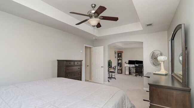 Building Photo - 3367 Streamside Dr