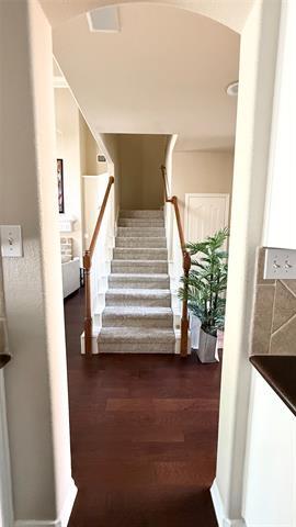 Building Photo - 519 Summertree Dr