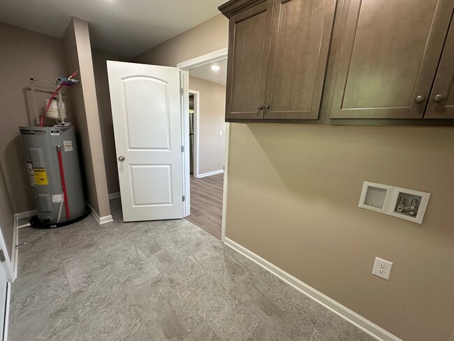 Building Photo - Newly Renovated Home in Shelbyville - 30 m...