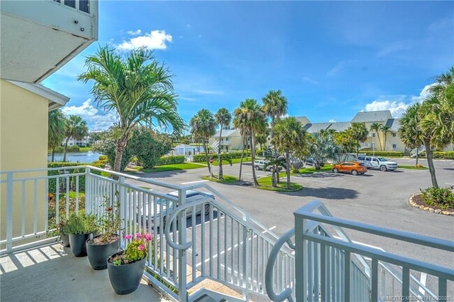 Building Photo - 5532 NE Gulfstream Way