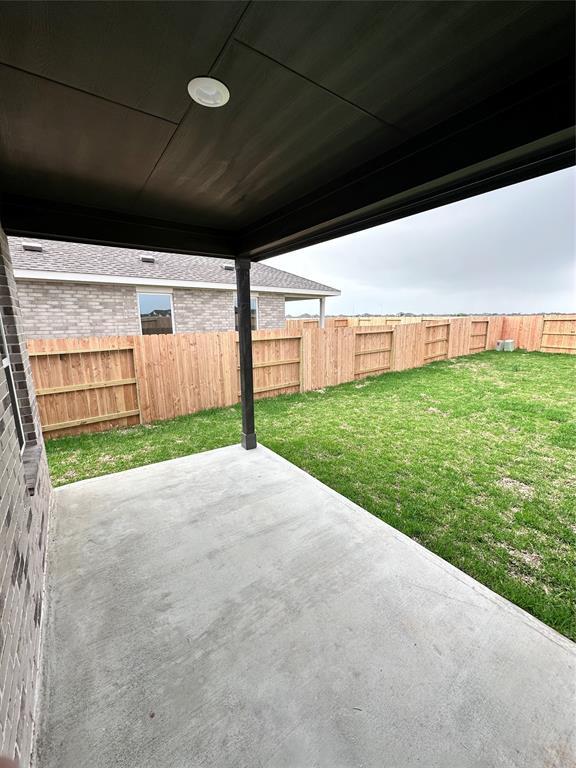 Building Photo - 810 Heaven Dr