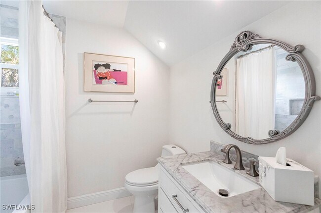 Building Photo - 1323 Solana Rd