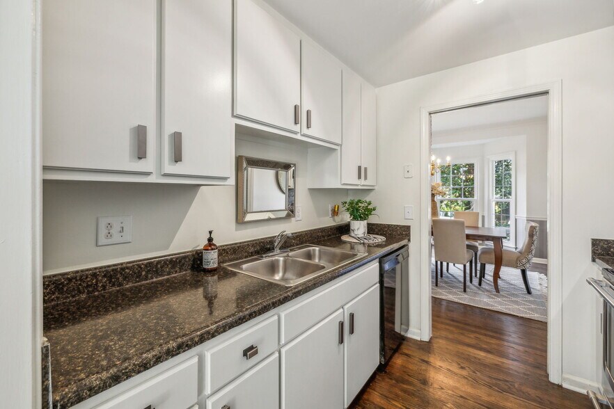 Building Photo - 4100 Lealand Ln