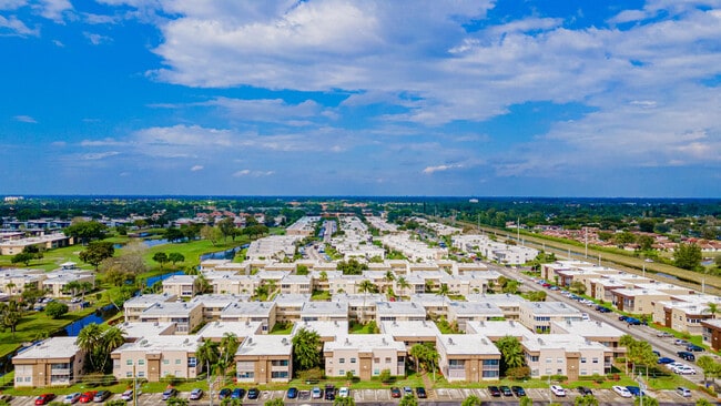 Building Photo - 522 Capri K