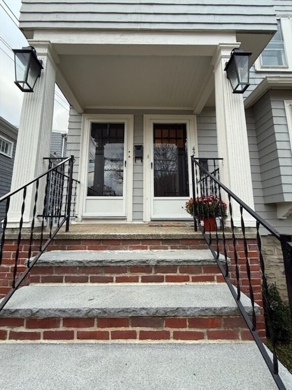 Building Photo - 42 School St