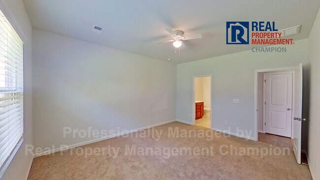 Building Photo - Beautiful Home with Spacious and Open Floorplan