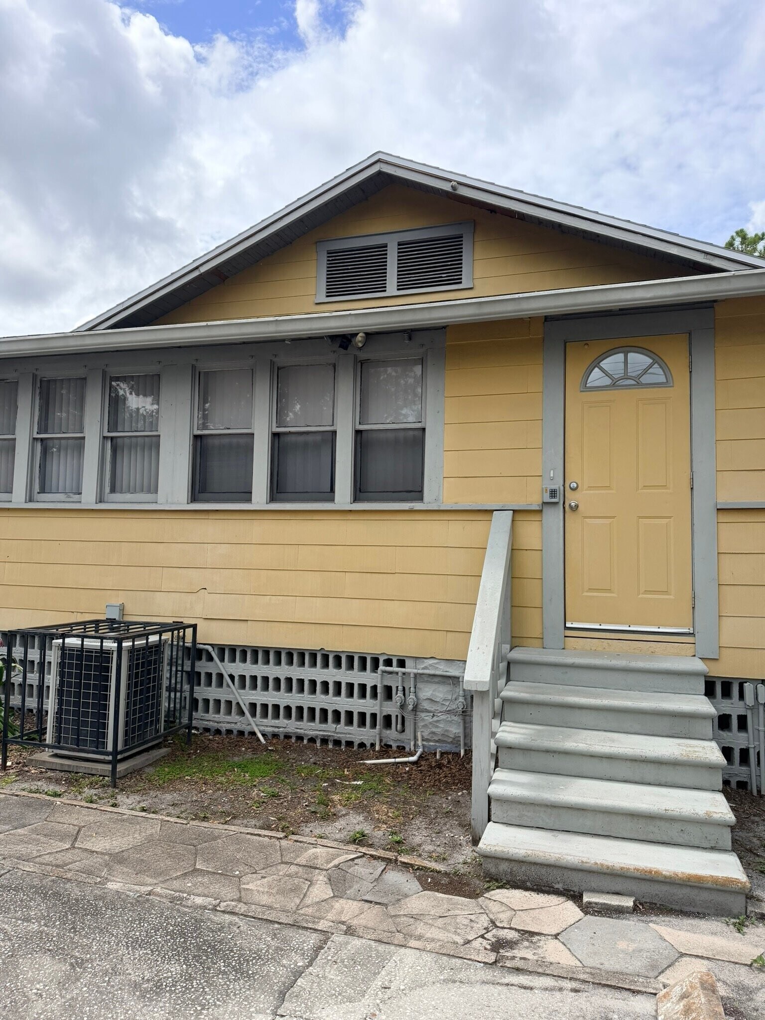 Building Photo - 2143 5th Ave N