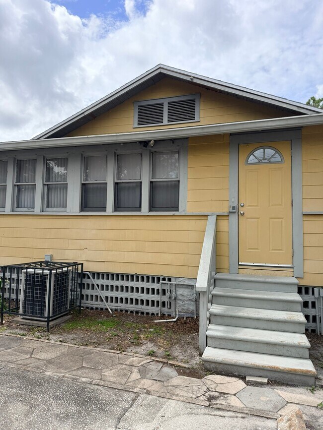 Building Photo - 2143 5th Ave N