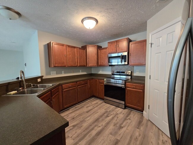 Building Photo - 362 Broad Dr