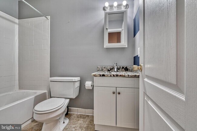 Building Photo - 3275 Amazon Ln