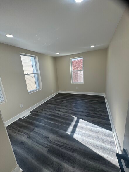 Building Photo - 459 E High St