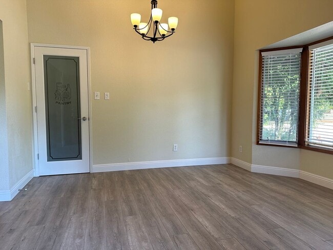 Building Photo - Your Next Chapter Starts Here - Convenient Redding Location!