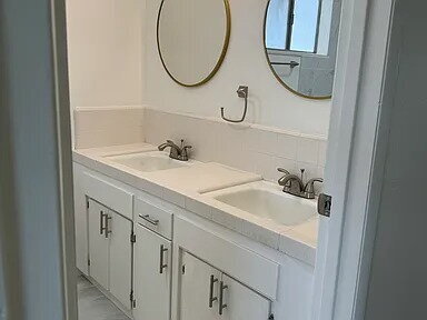 Building Photo - Freshly remodeled home