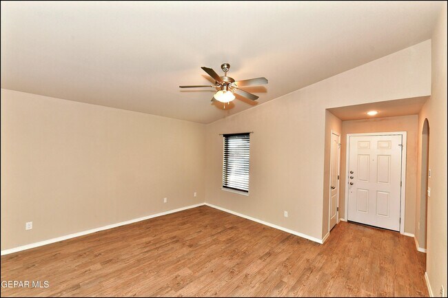 Building Photo - 916 Villa Seca Dr