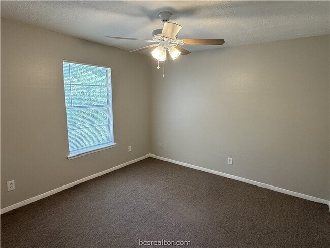 Building Photo - 2000 Monito Way