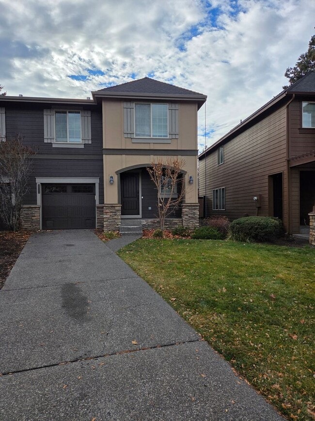 Building Photo - 2 story townhome close to trails! MOVIE IN SPECIAL