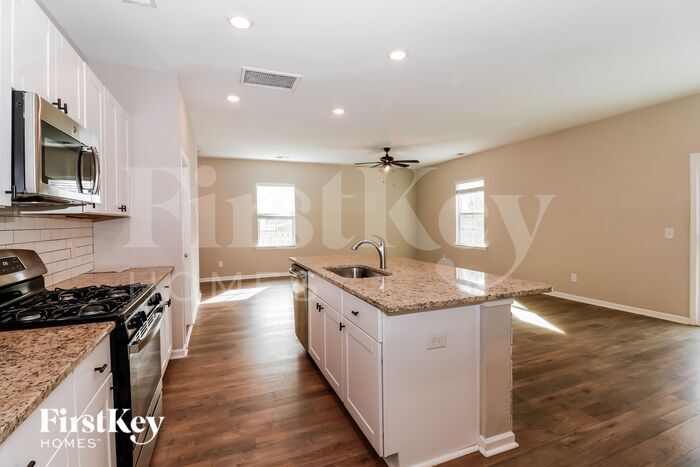 Building Photo - 569 Merrywood Dr