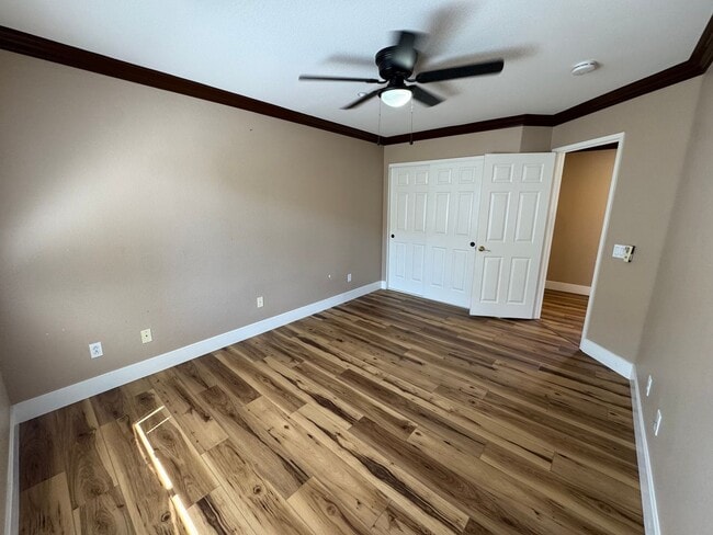 Building Photo - Gorgeous for 4 Bedroom and gated community