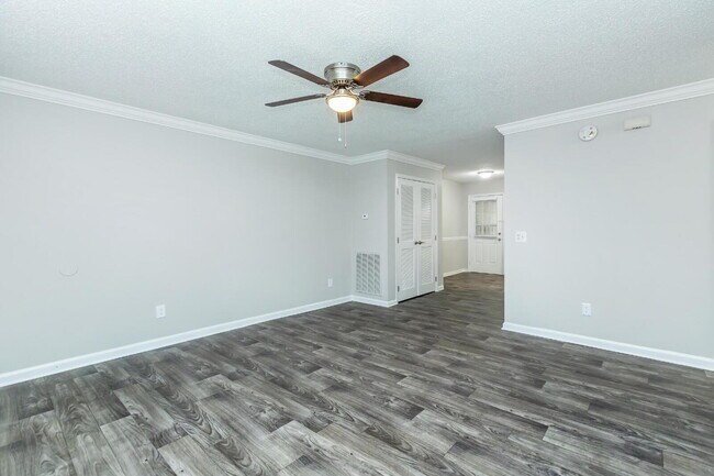 Building Photo - Move In Special: $300 OFF Rent + NO Admin Fee + 1/2 OFF Deposit