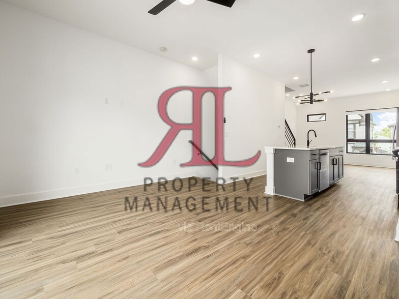 Building Photo - 1096 Oak St