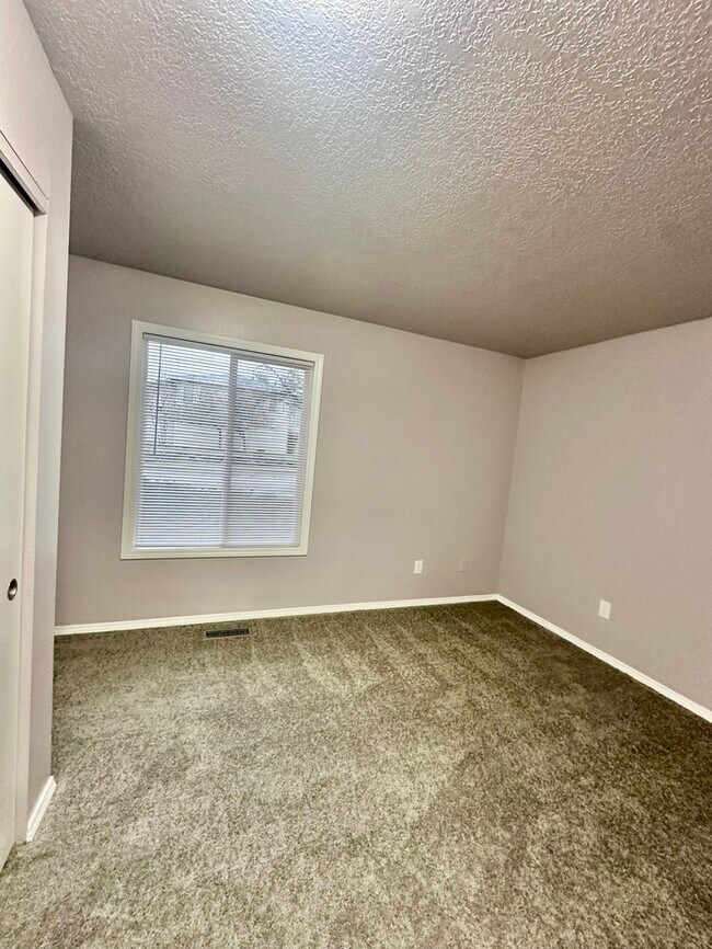 Building Photo - Charming & Spacious 3-Bedroom Duplex in the Heart of Highland!